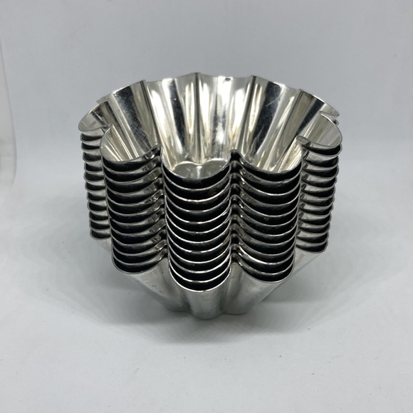 12 Silver Cupcake/Egg Tart Reusable Liners - Picture 1 of 9